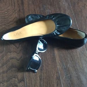 a.n.a. Black flats. GREAT condition!!